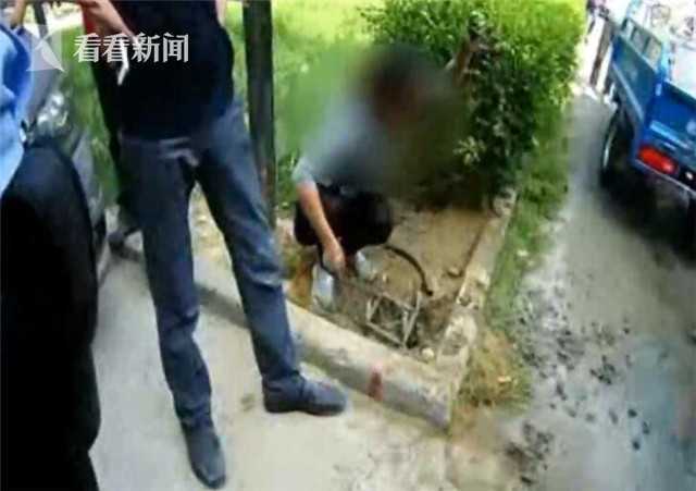 暴力阻撓治安監控安裝 中年女子對民警又打又咬  監控新聞  第1張