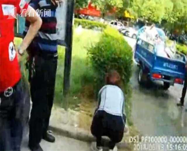暴力阻撓治安監控安裝 中年女子對民警又打又咬  監控新聞  第2張
